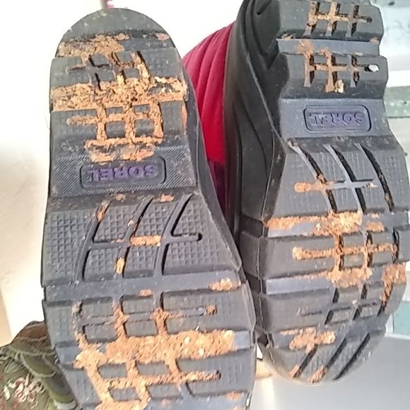 Sorel size 1 girls snow boots - Picture 3 of 4